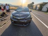 Frick AG: Unfall – Töfffahrer (20) prallt in Toyota – Spital