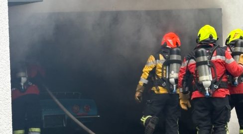 Kreuzlingen TG: Fahrzeugbrand in Einfamilienhausgarage