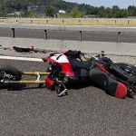 A1 Brunegg: Motorrad prallt auf Auto – Unfall fordert Verletzten