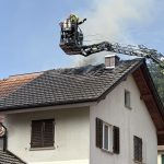 Schöftland AG: Blitz schlägt ein – Brand bis 19 Uhr gelöscht