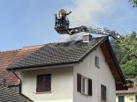 Schöftland AG: Blitz schlägt ein – Brand bis 19 Uhr gelöscht