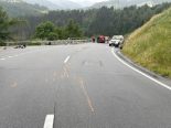 Disentis/Mustér GR: Unfall – Anhänger kippt, 3 Verletzte