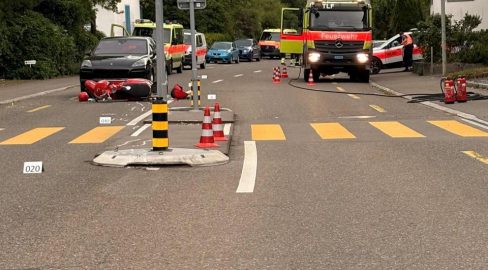 Stäfa ZH: Rollerfahrerin (63) stirbt – Seestrasse Vollsperrung