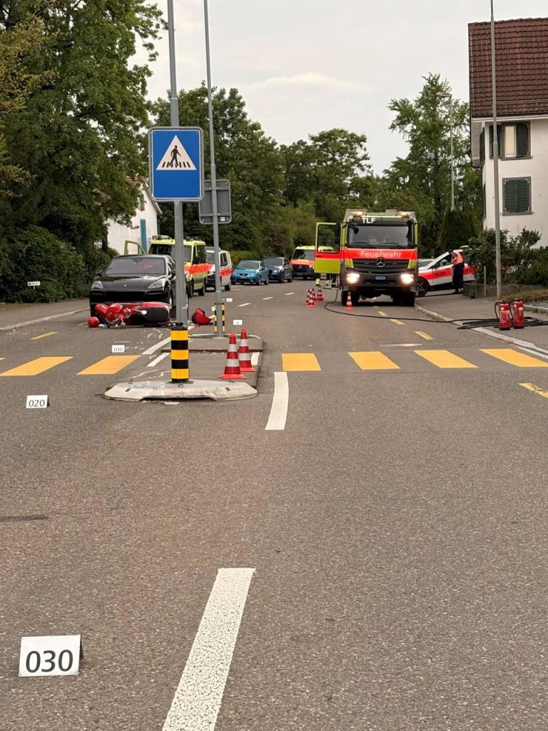 Stäfa ZH: Rollerfahrerin (63) stirbt – Seestrasse Vollsperrung