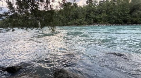 Chur GR: Badeunfall – Sprung in Rhein verletzt Mann (22) schwer