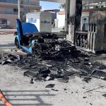 Oberarth SZ: PW brennt an Tankstelle – Lenker (20) verletzt