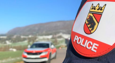 Unfall in Faulensee BE: LKW erfasst Mann – Vollsperrung