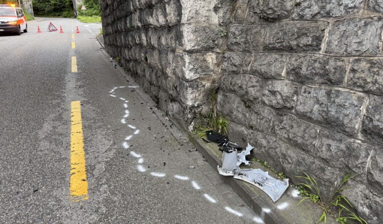Unfall St.Gallen: Gegen Brücke gedonnert - BMW-Coupé involviert