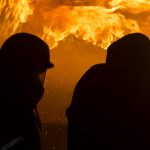 Fischbach LU: Feld fängt Feuer – Landwirt hält Brand in Schach