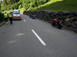 Gähwil SG: Unfall – Töff in Mauer, Rega fliegt Schwerverletzten