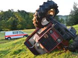 Rüti ZH: Traktor stürzt – Lenker (20) schwer verletzt