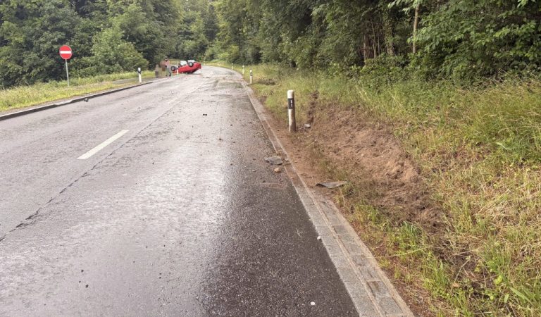 Unfall auf Fürstenlandstrasse in Kirchberg SG endet mit Überschlag