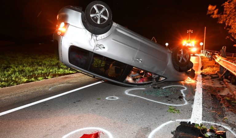 Niederglatt SG: Wagen überschlägt sich heftig bei Unfall