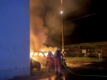 Glarus GL: Brand – PW in Vollbrand, Bahn beschädigt