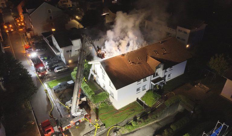 Uznach SG: Brand – Dachstock in Flammen, Evakuierung
