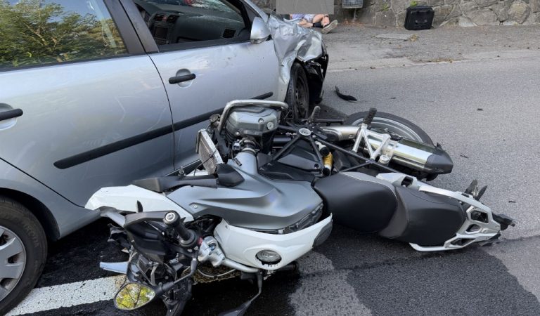 Gersau SZ: Töff-Unfall – Paar (67/66) verletzt, 3 h Sperre