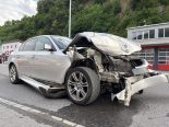 Niederurnen GL: Raser (24) kracht mit geklautem PW – flüchtet