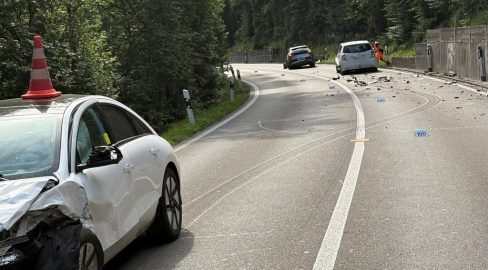 Uster ZH: 3-PW-Unfall fordert 4 Verletzte und Vollsperrung