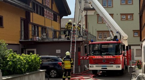 Brand in Appenzell AI – Bewohner und drei Katzen gerettet