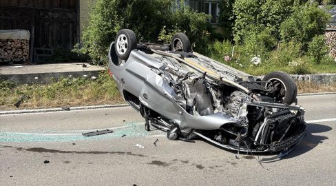 Schweizersholz TG: Sekundenschlaf endet in Unfall – Lenker (20)