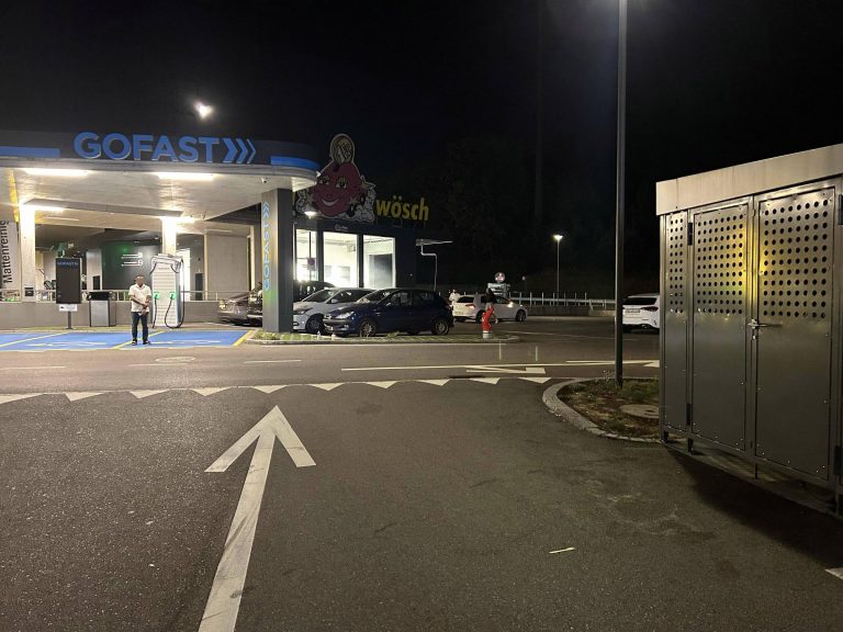 Bremgarten AG: Töff-Lernfahrer (18) baut Unfall mit 3 Autos
