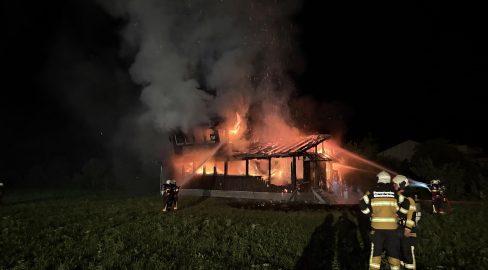 Einsiedeln SZ: Brand vernichtet Vereinshaus komplett