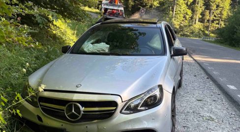 Mercedes Unfall in Schwarzenberg LU fordert 70'000 Fr. Sachschaden