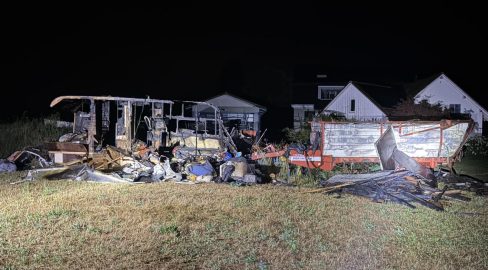 Neuwilen TG: Brand – Heuwagen und Wohnanhänger lichterloh