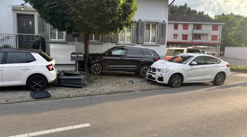 Oberkulm AG: BMW reisst Baustelle um – Lenker (36) betrunken