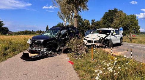 Uster ZH: 3 Autos prallen frontal – Unfall mit 4 Verletzten