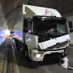 Mols SG: Lieferwagen (20) von LKW gerammt – Unfall auf A13