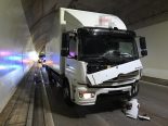 Mols SG: Lieferwagen (20) von LKW gerammt – Unfall auf A13