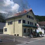 Azmoos SG: Dachstock-Brand – Haus muss abgerissen werden