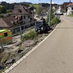 Schönengrund AR: Töfffahrerin (64) stürzt 5 m tief bei Unfall