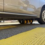 Herisau AR: Lenkerin (87) überfährt Verkehrsteiler – Unfall