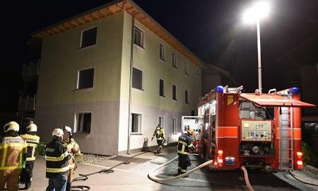 Alpnach OW: Brand in Mehrfamilienhaus – Brünigstrasse gesperrt