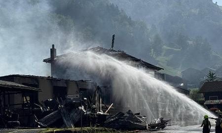 Spiringen UR: Grossbrand in Schreinerei sorgt für Vollsperrung