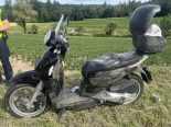 Ammerswil AG: Rollerduo (20/18) stürzt – Unfall, VW Bus gesucht