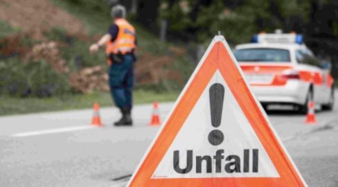 Unfall auf A4: Behinderung zwischen Cham und Verzweigung Rütihof