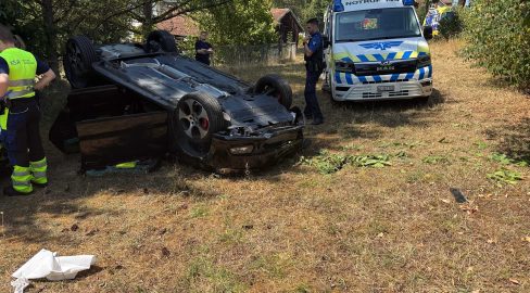 Seengen AG: VW stürzt über Mauer, Senior (88) baut Unfall
