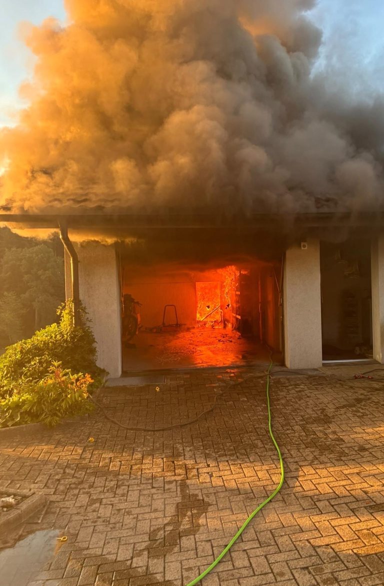 Menznau LU: Feuer greift von Garage auf Wohnhaus über
