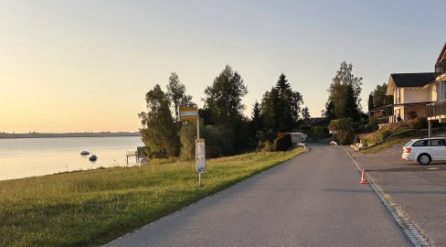 Willerzell SZ: Postauto streift Knabe (10) bei Unfall