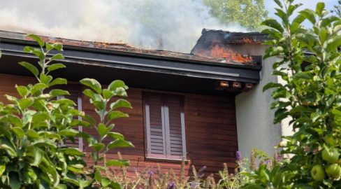 Schaffhausen SH: Solaranlage setzt Reihenhaus-Dach in Brand