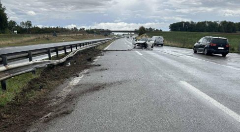 Düdingen FR: Senior (82) knallt auf A12 in Leitplanke, Unfall