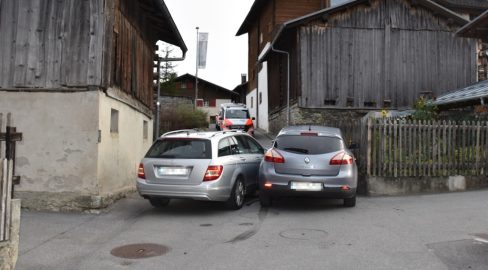 Brigels GR: Promille-Lenker baut Unfall, Sohn (9) verletzt