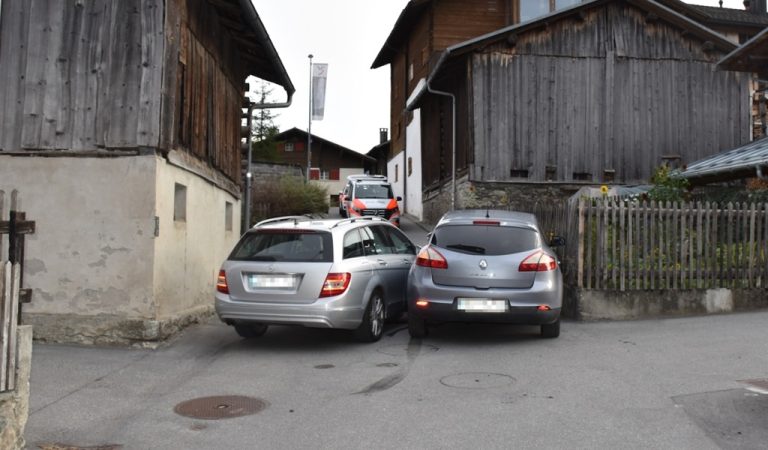 Brigels GR: Promille-Lenker baut Unfall, Sohn (9) verletzt