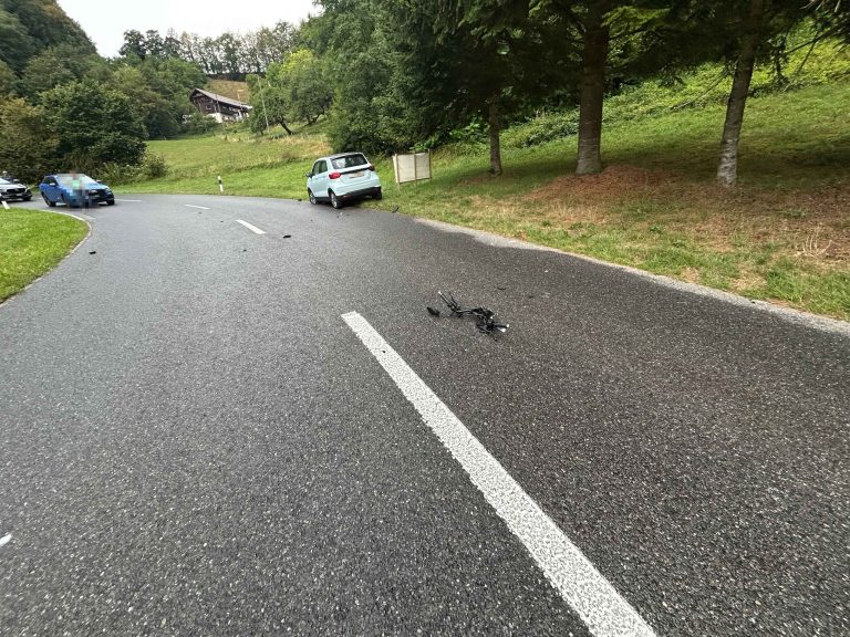 Unterkulm AG: Töff-Lenker (17) bei Unfall schwer verletzt