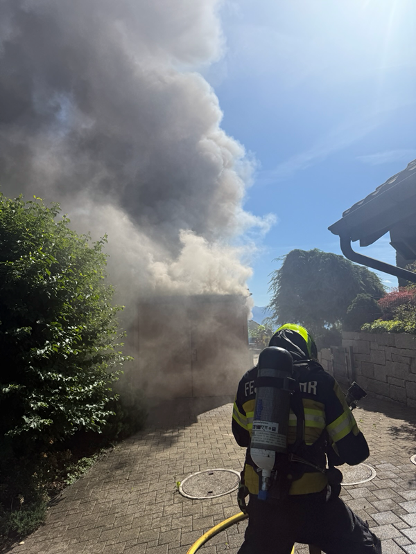 Walzenhausen AR: Geräteschuppen in Brand, Wohnhaus gerettet