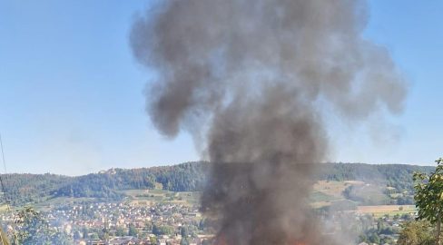 Eschenz TG: Parkiertes Auto steht auf Hofplatz in Brand