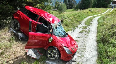 Sarn GR: Auto überschlägt sich, Frau (73) bei Unfall verletzt